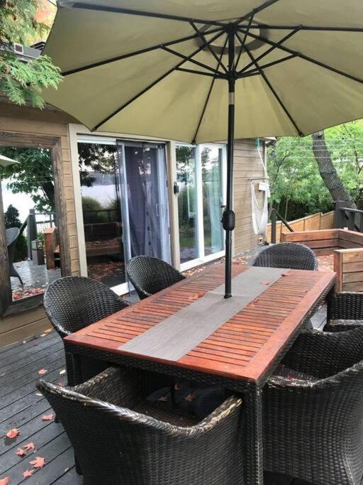 Om Chalet 2 Avec Spa Et Foyer Borde Du Fleuve St-Pierre-de-l'Île-d'Orléans Zewnętrze zdjęcie