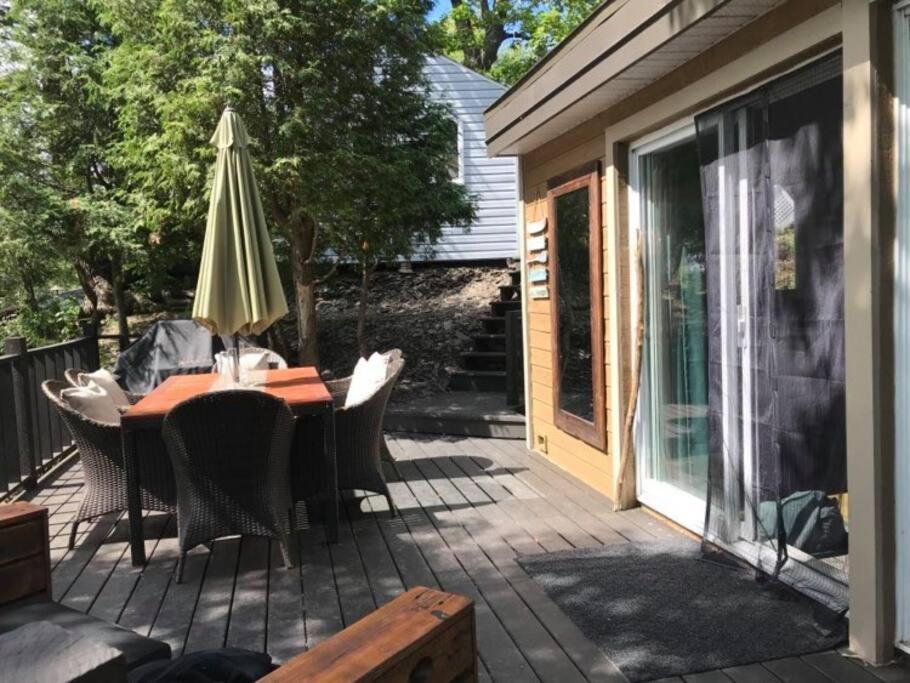 Om Chalet 2 Avec Spa Et Foyer Borde Du Fleuve St-Pierre-de-l'Île-d'Orléans Zewnętrze zdjęcie